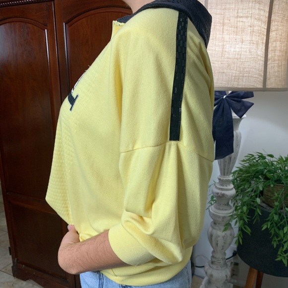 50’s Vintage Telephone Top - Picture 3 of 9